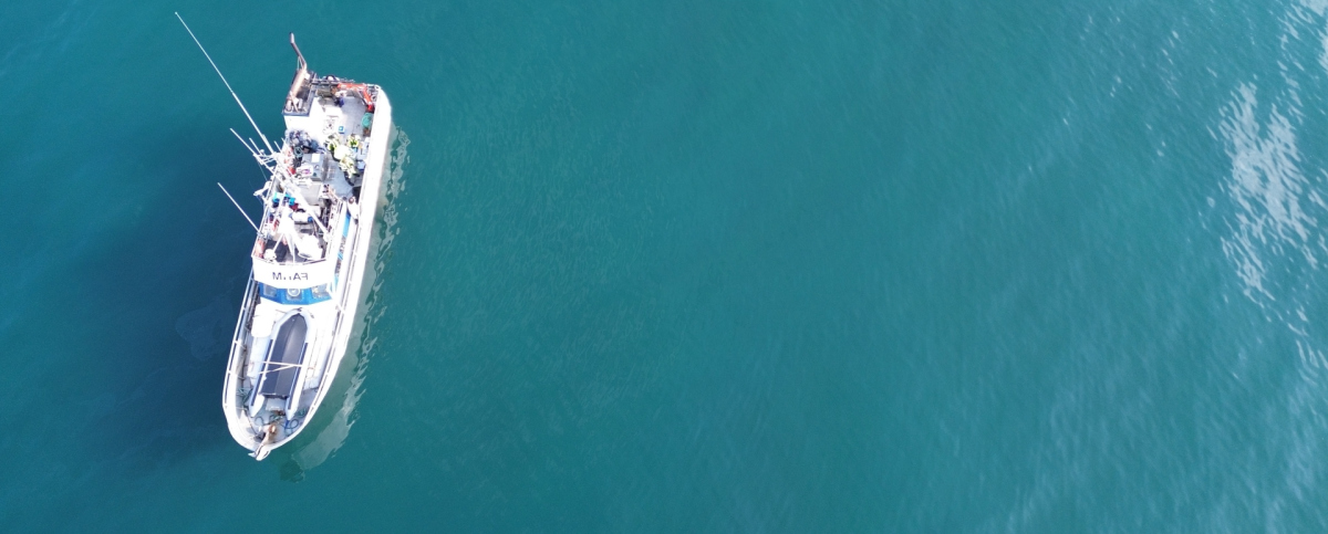 The MS Farm in Isfjorden (© Fanni Aspetsberger / Max Planck Institute for Marine Microbiology)